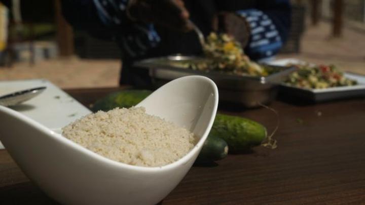 Le fonio, la “plus savoureuse des céréales”, revient dans les assiettes Le fonio, la “plus savoureuse des céréales”, revient dans les assiettes