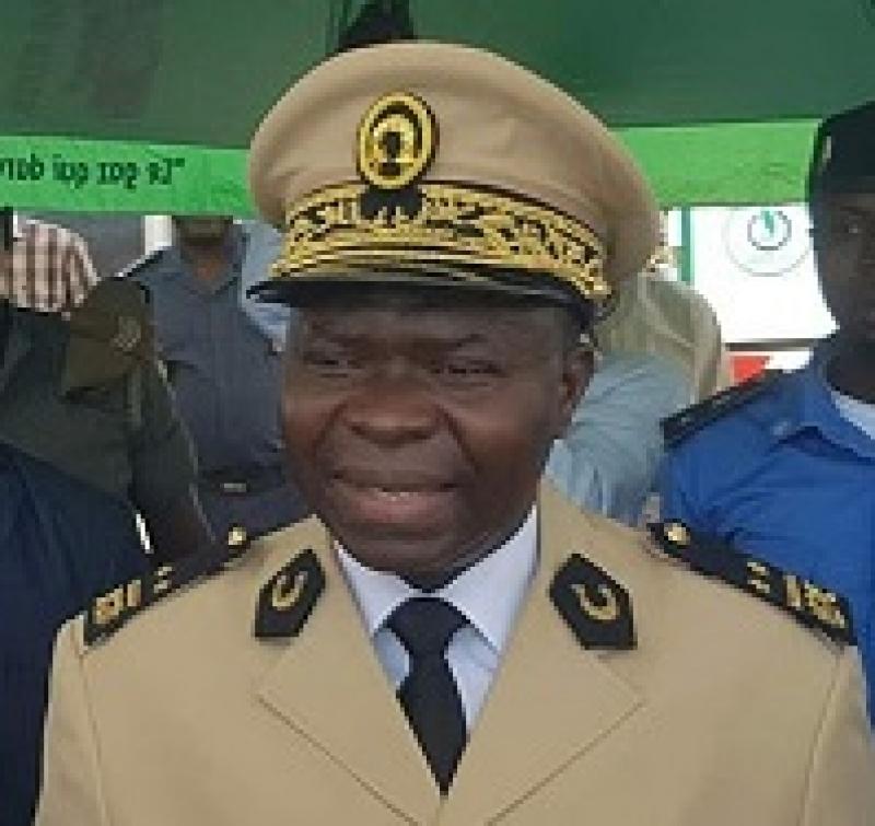 Cameroun - Décision: Le préfet du Wouri, Benjamin Mboutou, interdit la circulation des poids lourds entre 7h et 21h à l’entrée Est de Douala Cameroun - Décision: Le préfet du Wouri, Benjamin Mboutou, interdit la circulation des poids lourds entre 7h et 21h à l’entrée Est de Douala