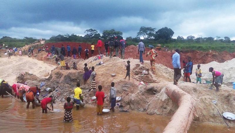 Abus de pouvoir : Un exploitant minier chinois ouvre le feu sur un ouvrier camerounais à Kette (Est) Abus de pouvoir : Un exploitant minier chinois ouvre le feu sur un ouvrier camerounais à Kette (Est)