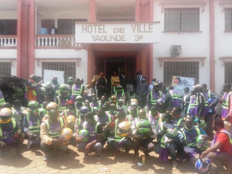 Sécurité routière: Cimencam sensibilise les mototaximen des communes de Mbankomo et Yaoundé 3 (Centre) aux bonnes pratiques de conduite pour éviter les accidents Sécurité routière: Cimencam sensibilise les mototaximen des communes de Mbankomo et Yaoundé 3 (Centre) aux bonnes pratiques de conduite pour éviter les accidents