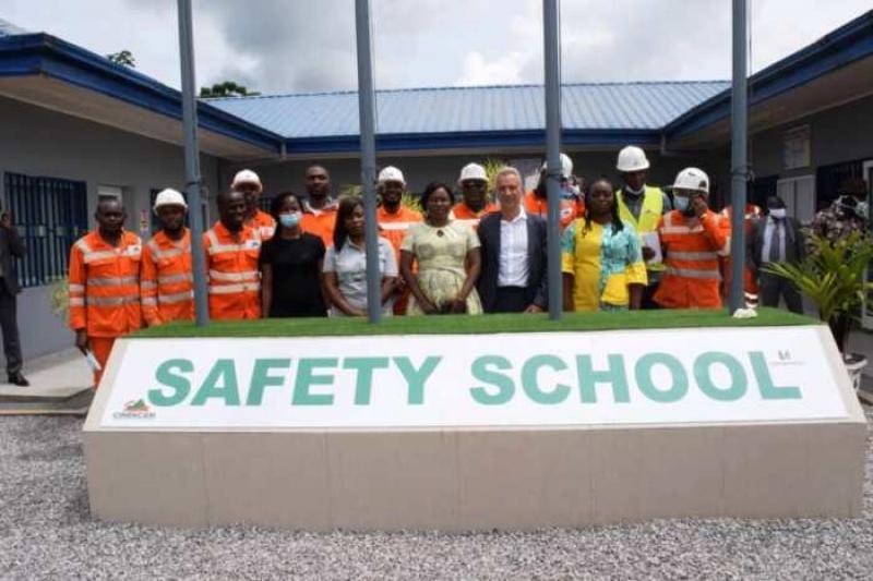 Initiative: Cimencam ouvre la Safety School de l’usine de Nomayos (Yaoundé) pour former son personnel et les entreprises à la santé et sécurité Initiative: Cimencam ouvre la Safety School de l’usine de Nomayos (Yaoundé) pour former son personnel et les entreprises à la santé et sécurité