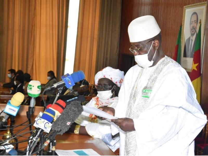 Cameroun – Discours fin de session a l'Assemblée Nationale: Cavaye Yeguie Djibril préconise le porte à porte dans la campagne de vaccination contre le Coronavirus. Cameroun – Discours fin de session a l'Assemblée Nationale: Cavaye Yeguie Djibril préconise le porte à porte dans la campagne de vaccination contre le Coronavirus.