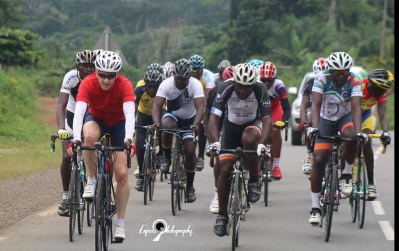 Randonnée Cycliste: Christophe Guilhou, l’ambassadeur de France au Cameroun découvre la culture du peuple Ekang (Sud) à vélo Randonnée Cycliste: Christophe Guilhou, l’ambassadeur de France au Cameroun découvre la culture du peuple Ekang (Sud) à vélo
