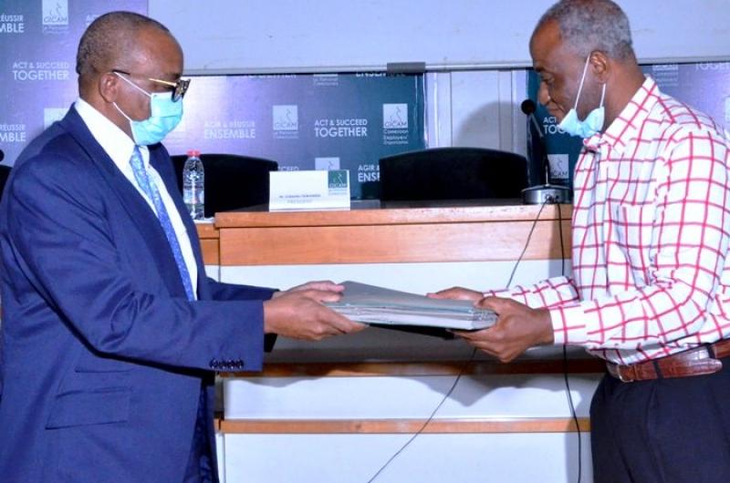 Cameroun : Syndicats et patronats signent la Charte nationale de dialogue social pour la protection de l’emploi Cameroun : Syndicats et patronats signent la Charte nationale de dialogue social pour la protection de l’emploi