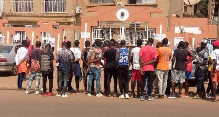Ce qui s'est réellement passé entre le ministre des sports, le sous-préfet de Yaoundé II et la Fecafoot. Ce qui s'est réellement passé entre le ministre des sports, le sous-préfet de Yaoundé II et la Fecafoot.