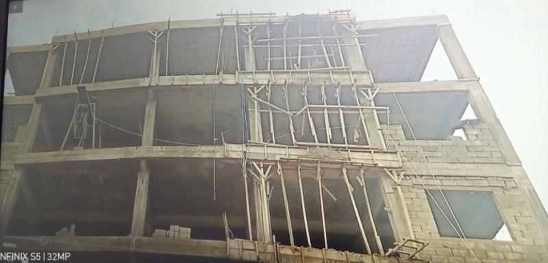 Cameroun : Un mort et 7 blessés graves dans l’effondrement d’un échafaudage à Akwa, le quartier d’affaires à Douala. Cameroun : Un mort et 7 blessés graves dans l’effondrement d’un échafaudage à Akwa, le quartier d’affaires à Douala.