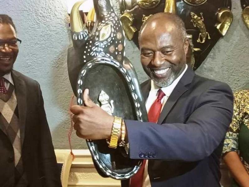 Distinction: Voici le Pr Lambert Sonna Momo, l’enseignant-chercheur camerounais qui a inventé l’empreinte veineuse en Suisse Distinction: Voici le Pr Lambert Sonna Momo, l’enseignant-chercheur camerounais qui a inventé l’empreinte veineuse en Suisse