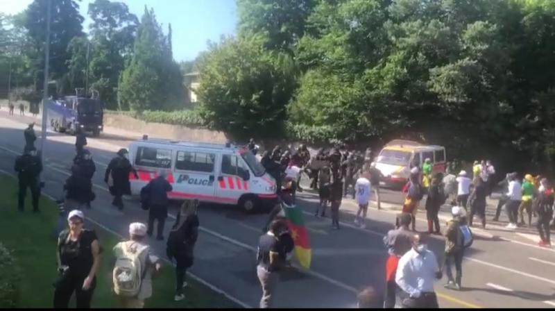 Manifestation contre Paul Biya en Suisse: Voici quelques vidéos tournées par nos confrères suisses de Tribune de Genève Manifestation contre Paul Biya en Suisse: Voici quelques vidéos tournées par nos confrères suisses de Tribune de Genève