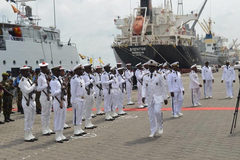 Marine nationale: 68 élèves sous-officiers présentés au drapeau à Douala Marine nationale: 68 élèves sous-officiers présentés au drapeau à Douala