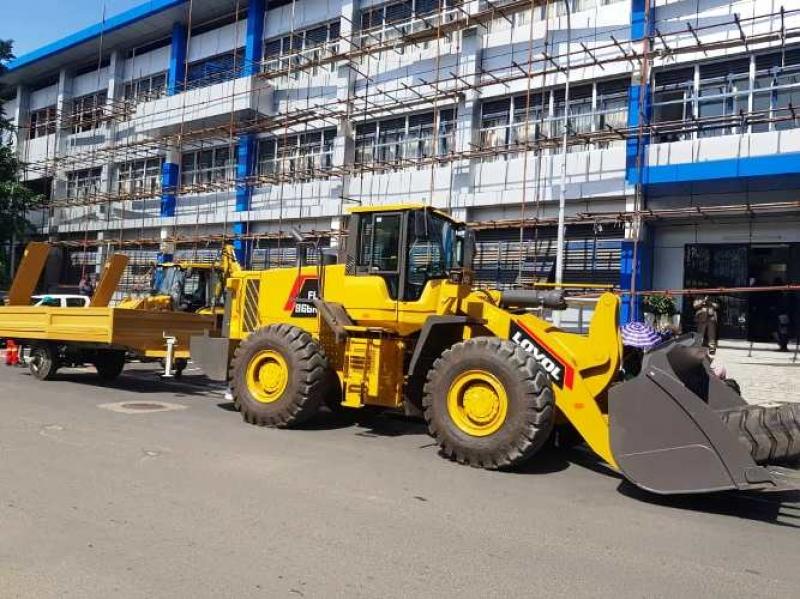 Cameroun: La Communauté urbaine de Douala se dote de deux engins lourds pour l’entretien des routes de la ville Cameroun: La Communauté urbaine de Douala se dote de deux engins lourds pour l’entretien des routes de la ville