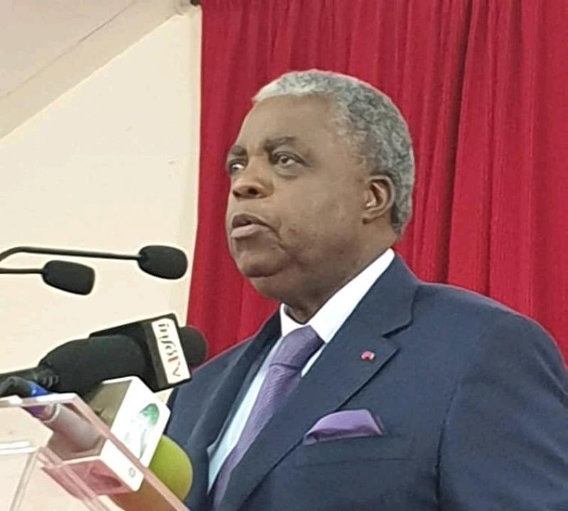 Tuerie de l’écolière de Buea (Sud-Ouest) : Le Gouvernement accuse les médias de « jeter l’huile sur le feu » après l’assassinat de la jeune Louise Ndialle Tuerie de l’écolière de Buea (Sud-Ouest) : Le Gouvernement accuse les médias de « jeter l’huile sur le feu » après l’assassinat de la jeune Louise Ndialle