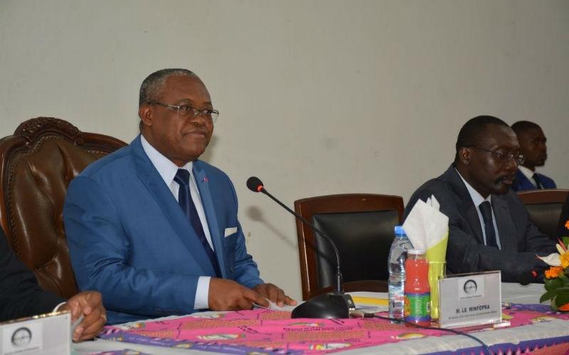 Coronavirus : Le ministre de la Fonction publique Joseph Le dément avoir exigé le vaccin aux agents publics émargeant dans les caisses de l’Etat Coronavirus : Le ministre de la Fonction publique Joseph Le dément avoir exigé le vaccin aux agents publics émargeant dans les caisses de l’Etat