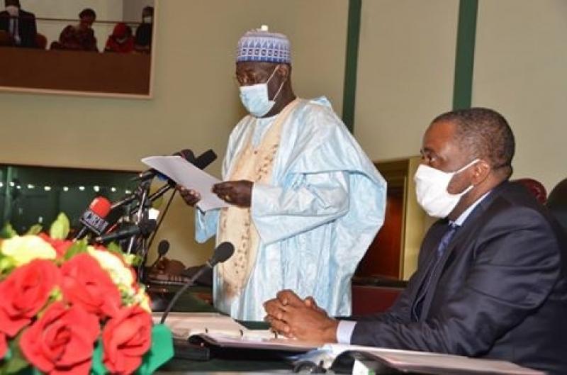 Parlement: Cavaye Yeguié Djibril demande aux Chefs traditionnels qui ont fui la crise anglophone de retourner chez eux. Parlement: Cavaye Yeguié Djibril demande aux Chefs traditionnels qui ont fui la crise anglophone de retourner chez eux.