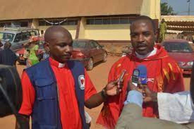 Cameroun: Un évêque saisit le ministre de l’Administration territoriale pour la suppression du croissant lunaire sur le képi des administrateurs civils Cameroun: Un évêque saisit le ministre de l’Administration territoriale pour la suppression du croissant lunaire sur le képi des administrateurs civils