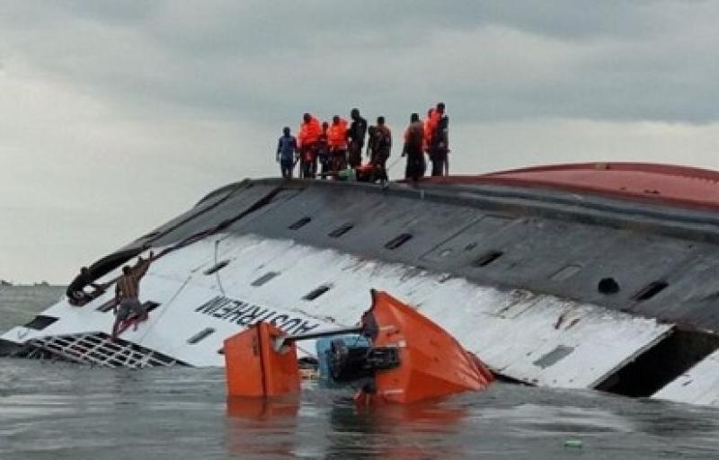 Accident : Le naufrage d’un navire camerounais au large des eaux équato-guinéennes et camerounaises fait un mort Accident : Le naufrage d’un navire camerounais au large des eaux équato-guinéennes et camerounaises fait un mort
