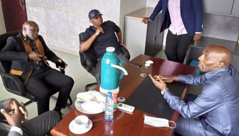Election à la FECAFOOT : Les candidats Jules Denis Onana et Maboang Kessack se retirent et s’allient à Samuel Eto’o Fils Election à la FECAFOOT : Les candidats Jules Denis Onana et Maboang Kessack se retirent et s’allient à Samuel Eto’o Fils