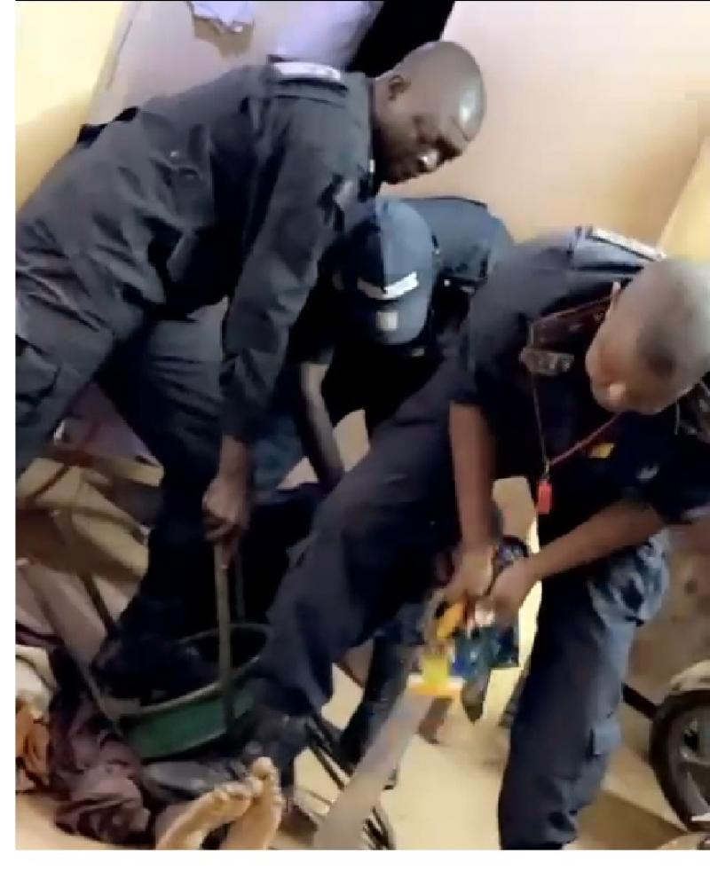 Justice : Les cinq policiers du commissariat de Ngousso (Centre) rejettent les accusations de « violences physiques » contre un présumé voleur Justice : Les cinq policiers du commissariat de Ngousso (Centre) rejettent les accusations de « violences physiques » contre un présumé voleur