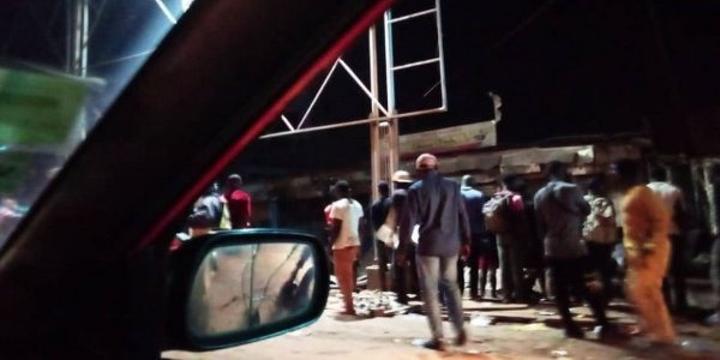 Etoudi: plusieurs commerces nuitamment détruits au marché par des gros bras Etoudi: plusieurs commerces nuitamment détruits au marché par des gros bras