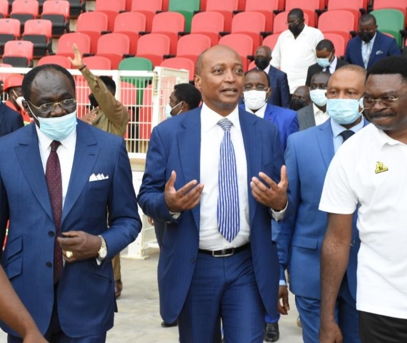 Charité : Le président de la CAF, Patrice Motsepe, promet une offrande de 115 millions de FCFA à l’Eglise catholique camerounaise Charité : Le président de la CAF, Patrice Motsepe, promet une offrande de 115 millions de FCFA à l’Eglise catholique camerounaise