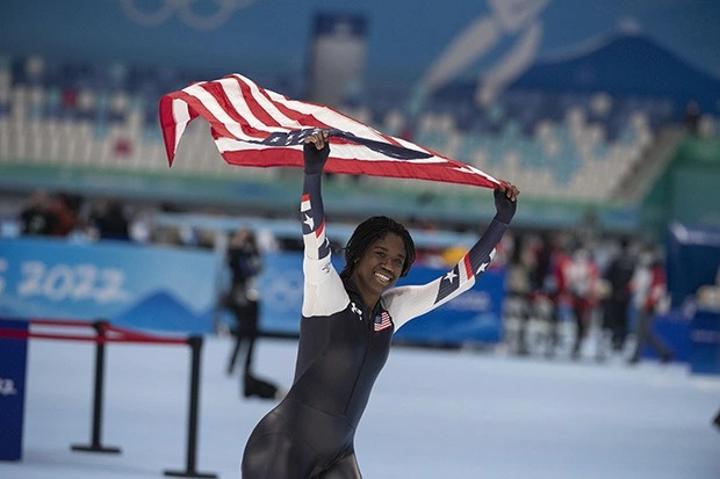 JO-2022: l'américaine Erin Jackson est la première femme noire à remporter une médaille d'or en patinage olympique JO-2022: l'américaine Erin Jackson est la première femme noire à remporter une médaille d'or en patinage olympique