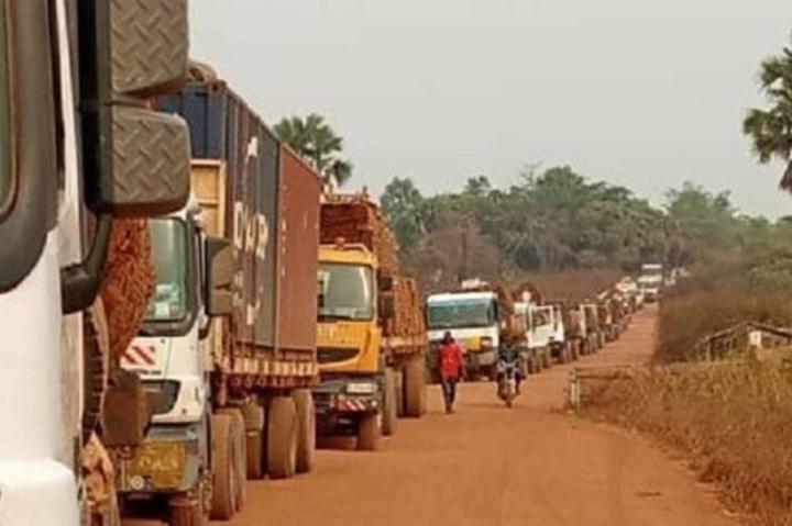 Corridor Cameroun-RCA : reprise du trafic à la frontière, après une semaine de débrayage des camionneurs Corridor Cameroun-RCA : reprise du trafic à la frontière, après une semaine de débrayage des camionneurs