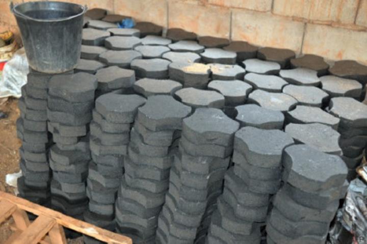 L’État veut investir 1 milliard de FCFA dans la production des pavés dans les villes de Maroua et Bamenda L’État veut investir 1 milliard de FCFA dans la production des pavés dans les villes de Maroua et Bamenda