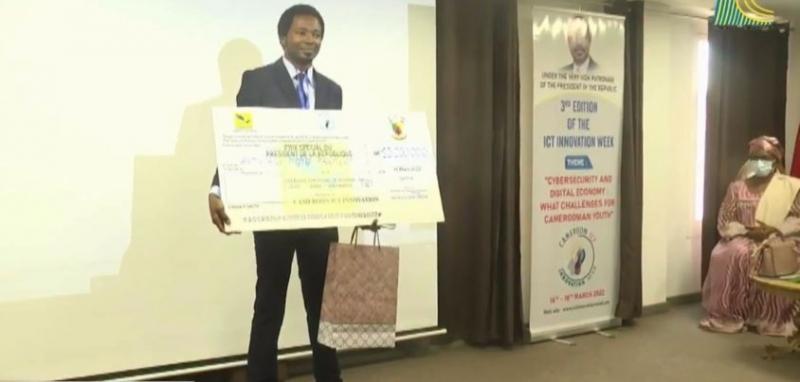 NTIC: Serge Stéphane Meye Ba Ntyam remporte le prix spécial du président de la République et empoche un chèque de 10 millions de Francs CFA NTIC: Serge Stéphane Meye Ba Ntyam remporte le prix spécial du président de la République et empoche un chèque de 10 millions de Francs CFA