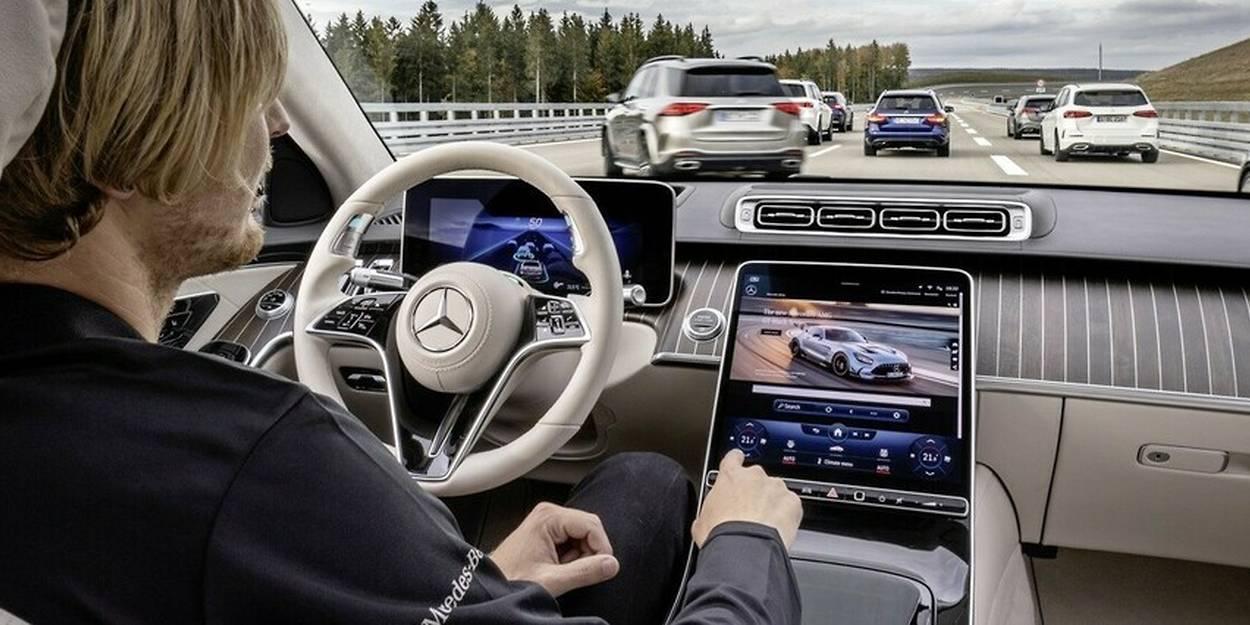Mercedes Drive Pilot : regarder la télévision plutôt que conduire