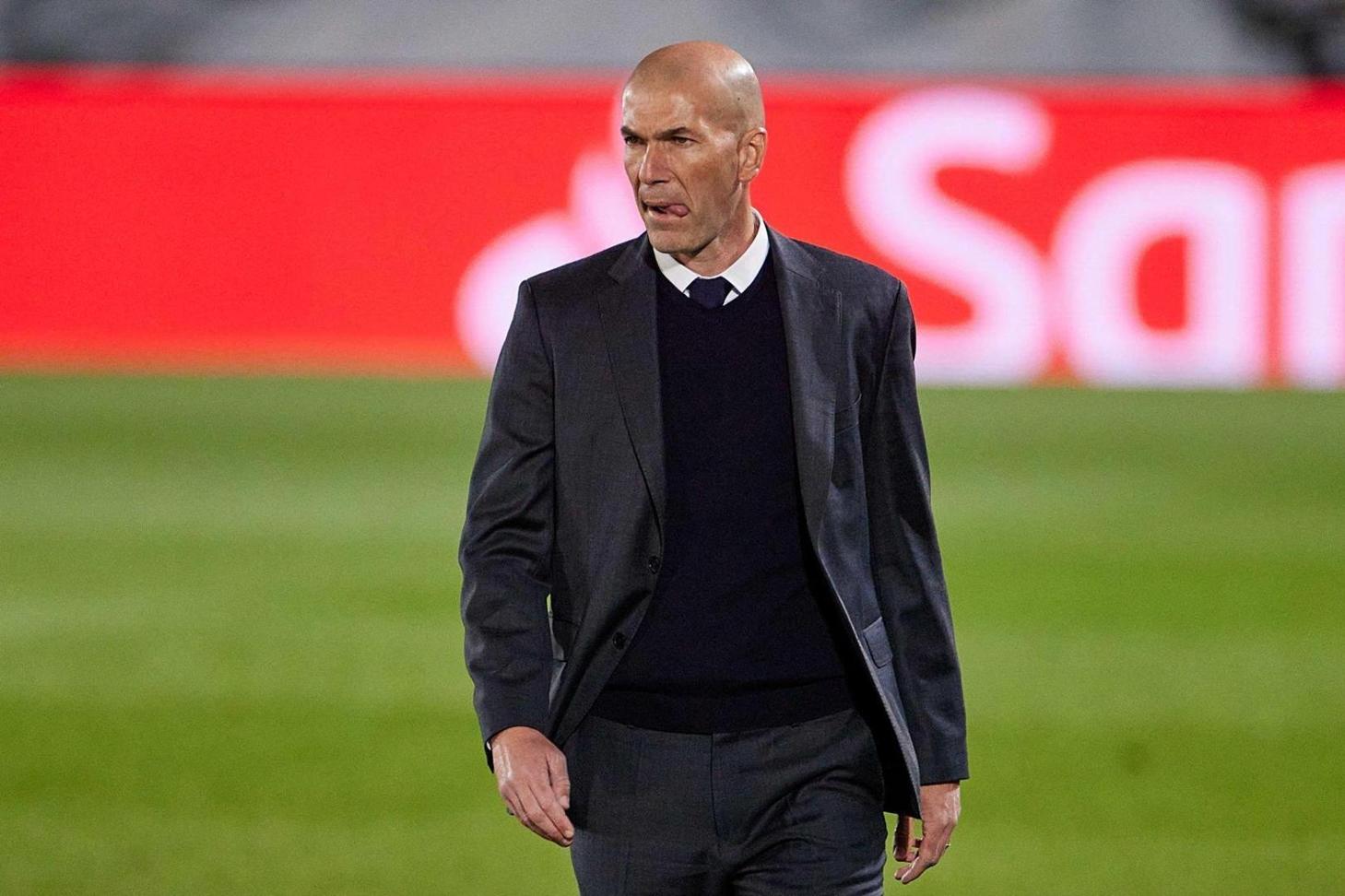 Zinedine Zidane sur le banc parisien la saison prochaine ? Voilà le cadeau que veut faire Al-Khelaïfi à Mbappé, Neymar et Messi Zinedine Zidane sur le banc parisien la saison prochaine ? Voilà le cadeau que veut faire Al-Khelaïfi à Mbappé, Neymar et Messi