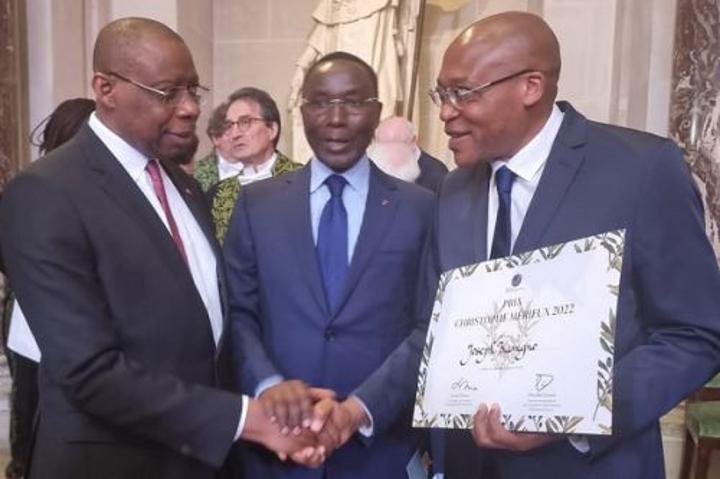 Cameroun : Pr Joseph Kamgno, vainqueur du Prix Christophe Merieux 2022 grâce à ses recherches sur l’onchocercos Cameroun : Pr Joseph Kamgno, vainqueur du Prix Christophe Merieux 2022 grâce à ses recherches sur l’onchocercos