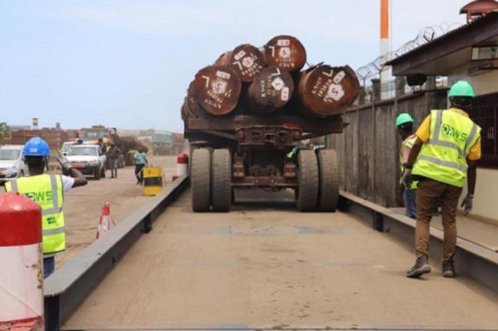 Port de Douala : des transporteurs s’opposent à la suspension de la redevance du pesage instruite par le ministre Port de Douala : des transporteurs s’opposent à la suspension de la redevance du pesage instruite par le ministre