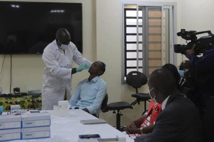 Le Cameroun mise sur la vente des tests Covid pour augmenter de près de 5% ses recettes non fiscales en 2022 Le Cameroun mise sur la vente des tests Covid pour augmenter de près de 5% ses recettes non fiscales en 2022