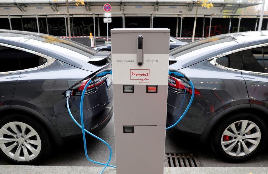 Monde : avec 6,6 millions de voitures électriques vendues en 2021, les tensions sur les matières premières sont les facteurs à risque pour ce secteur Monde : avec 6,6 millions de voitures électriques vendues en 2021, les tensions sur les matières premières sont les facteurs à risque pour ce secteur