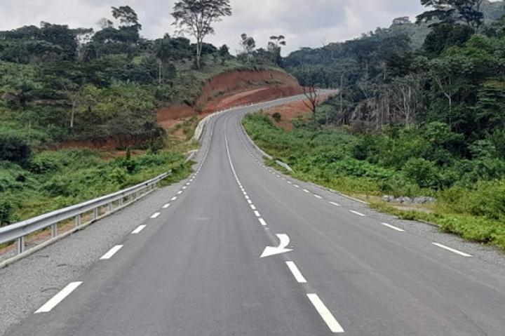 BTP : Sogea Satom annonce l’achèvement de la route Olama-Bigambo (106 km) qui dessert le port de Kribi BTP : Sogea Satom annonce l’achèvement de la route Olama-Bigambo (106 km) qui dessert le port de Kribi