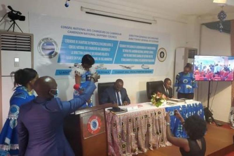 Cameroun: La Direction Générale des Douanes et le Conseil National des Chargeurs s’accordent. Cameroun: La Direction Générale des Douanes et le Conseil National des Chargeurs s’accordent.