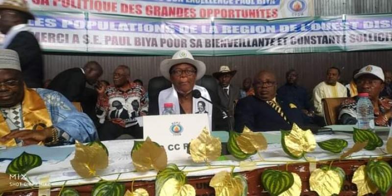 Autopsie: Le secrétaire général du RDPC, Jean Nkuété, dénonce les maux dont souffre le parti au pouvoir dans la région de l’Ouest Autopsie: Le secrétaire général du RDPC, Jean Nkuété, dénonce les maux dont souffre le parti au pouvoir dans la région de l’Ouest