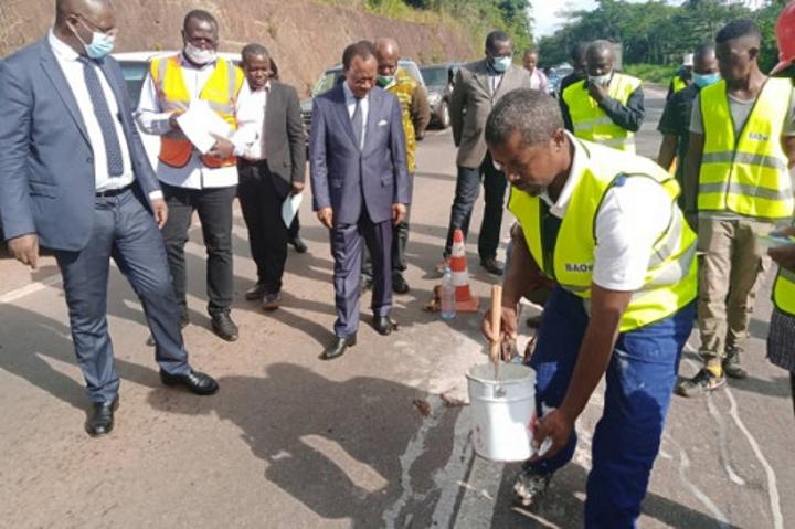 BTP : avec une enveloppe d’environ 40 milliards de FCFA en 2023, l’entretien routier est toujours négligé au Cameroun BTP : avec une enveloppe d’environ 40 milliards de FCFA en 2023, l’entretien routier est toujours négligé au Cameroun