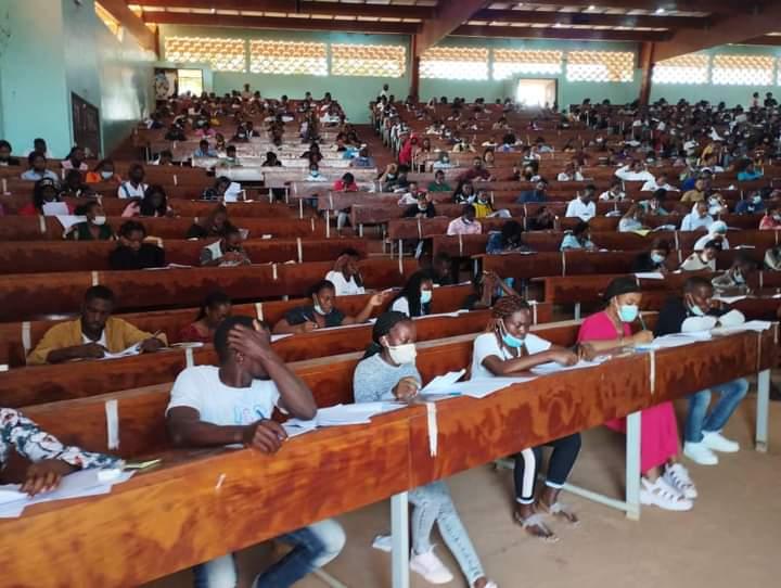 Camerounconcours Esstic plus de 1000 candidats se disputent 300