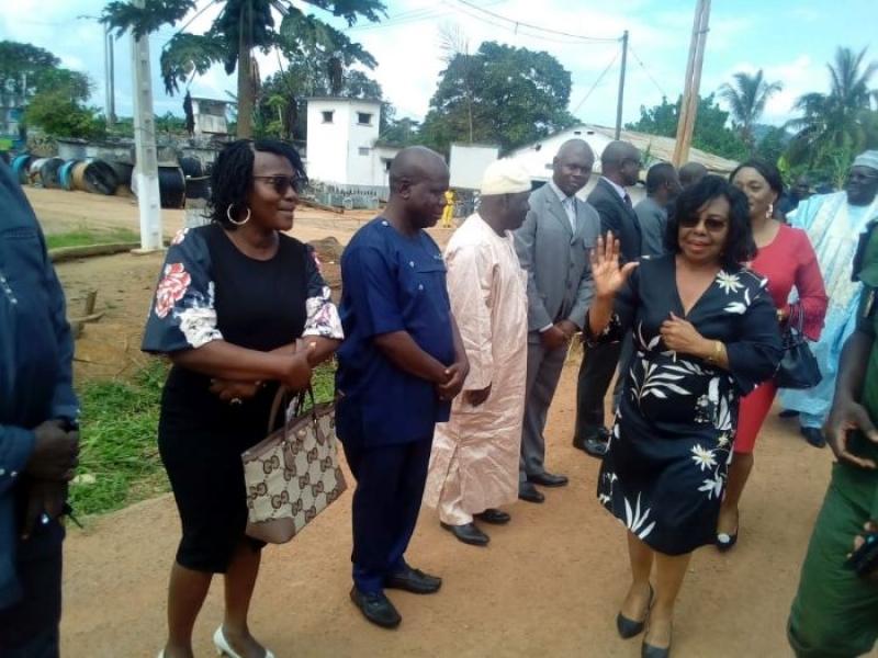 Violences en milieu scolaire: Le ministre Nalova Lyonga débarque en sapeur-pompier à Ebolowa (Sud) à la rescousse d’un élève violemment battu par son enseignant au Lycee Technique d'Ambam Violences en milieu scolaire: Le ministre Nalova Lyonga débarque en sapeur-pompier à Ebolowa (Sud) à la rescousse d’un élève violemment battu par son enseignant au Lycee Technique d'Ambam