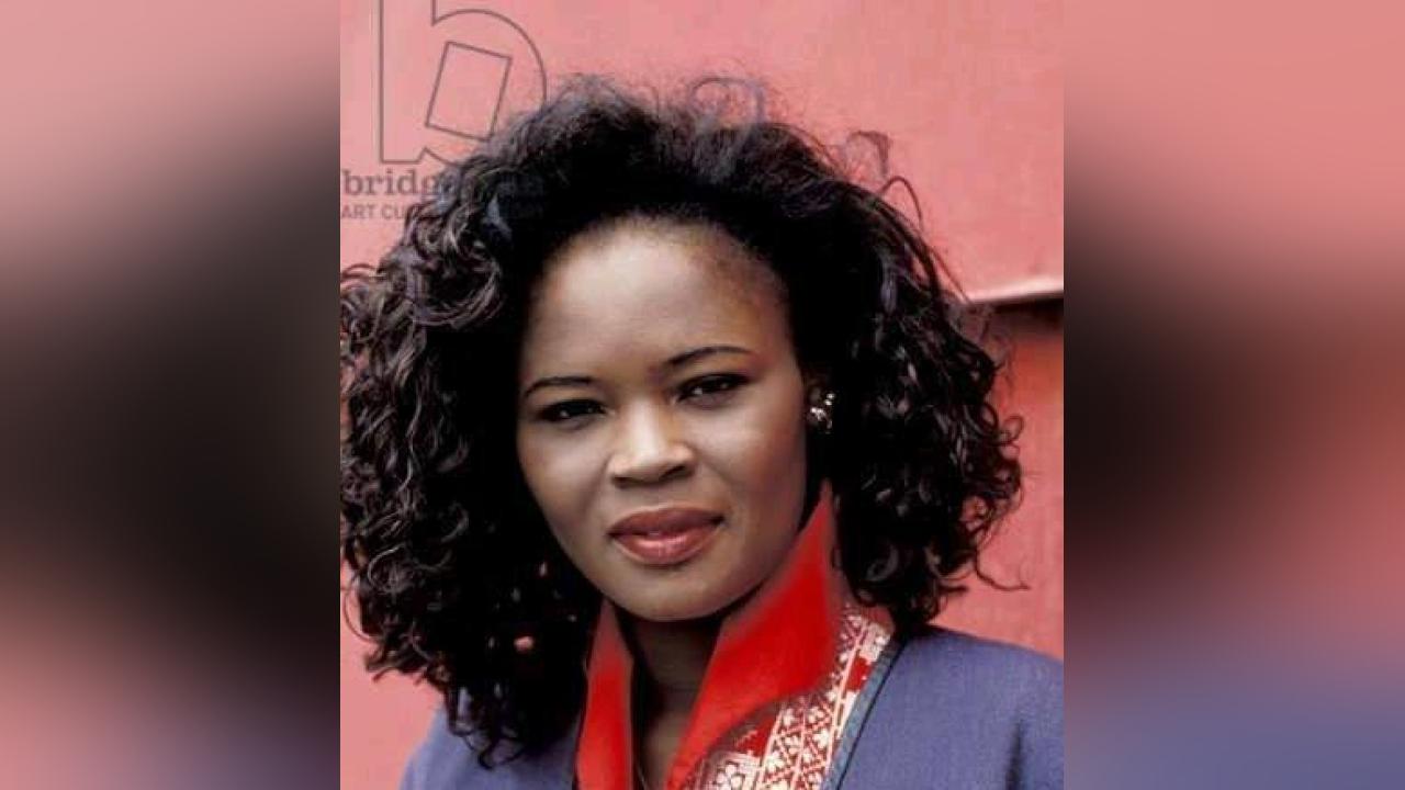 Calixthe Beyala: «Franck Biya ne doit pas succéder à son père, cela ne signifie nullement que je suis contre le RDPC» Calixthe Beyala: «Franck Biya ne doit pas succéder à son père, cela ne signifie nullement que je suis contre le RDPC»
