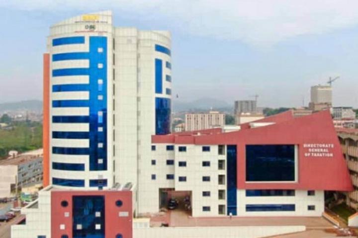 Impôts : les recettes non pétrolières franchissent les 2 000 milliards de FCFA pour la première fois au Cameroun Impôts : les recettes non pétrolières franchissent les 2 000 milliards de FCFA pour la première fois au Cameroun