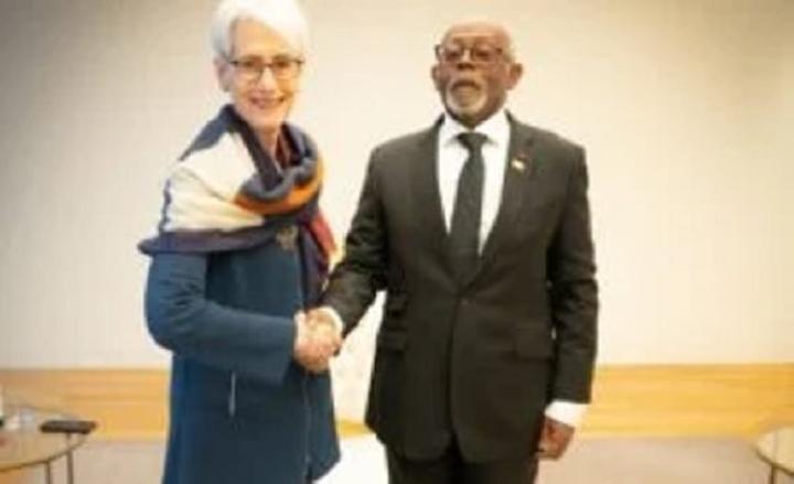 CONFIDENTIEL : CIA au Cameroun, Paul Biya envoie Lejeune Mbella Mbella scellé 'secrètement' le sort des Ambazoniens CONFIDENTIEL : CIA au Cameroun, Paul Biya envoie Lejeune Mbella Mbella scellé 'secrètement' le sort des Ambazoniens