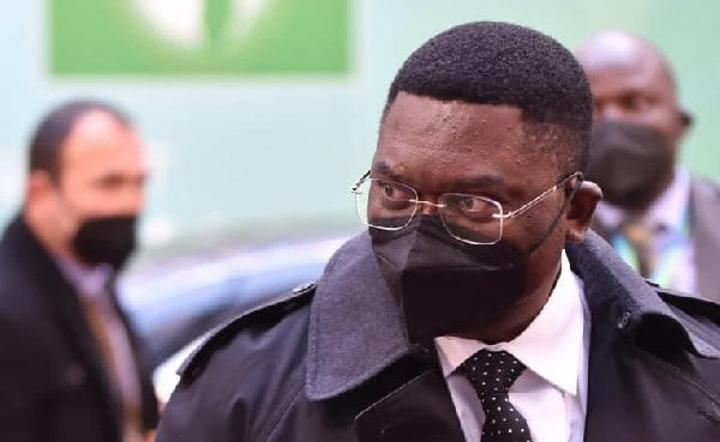 Mandat d'arrêt : Après Ngoh Ngoh, trois 'gros poissons' au sommet de l'Etat échappent à leur arrestation Mandat d'arrêt : Après Ngoh Ngoh, trois 'gros poissons' au sommet de l'Etat échappent à leur arrestation