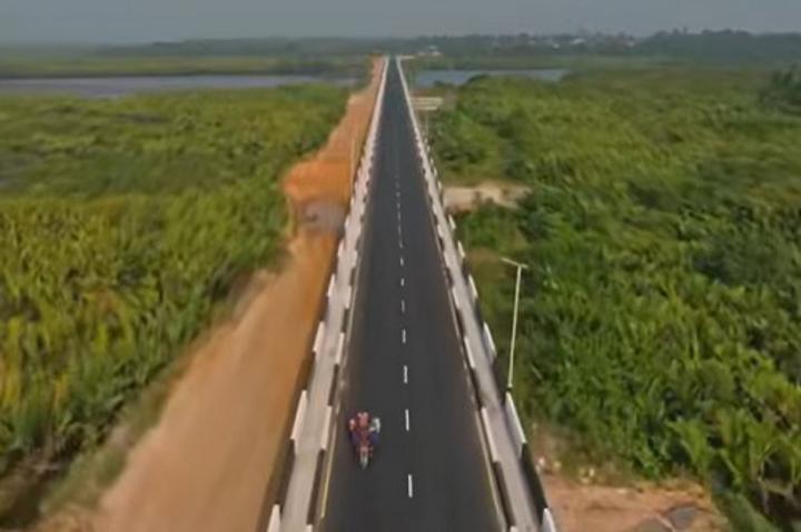 Le Nigeria inaugure un pont de 1,15 km pour doper l’activité économique avec le Cameroun, Gabon et Guinée équatoriale Le Nigeria inaugure un pont de 1,15 km pour doper l’activité économique avec le Cameroun, Gabon et Guinée équatoriale