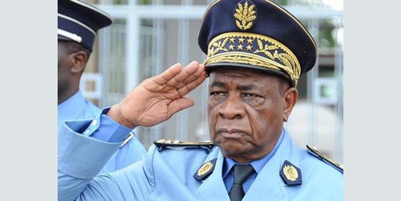Cameroun : près de 2 000 policiers promus reçoivent des épaulettes