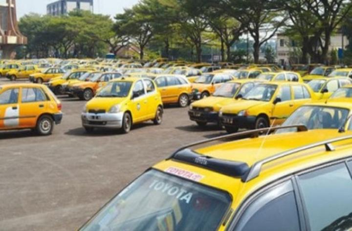 Transport urbain : le gouvernement promet une augmentation de 50 FCFA des tarifs du taxi au Cameroun Transport urbain : le gouvernement promet une augmentation de 50 FCFA des tarifs du taxi au Cameroun