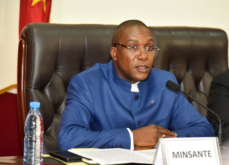 Alerte Santé - Une maladie mystérieuse fait plusieurs morts en Guinée Equatoriale: Les autorités camerounaises réagissent ! Alerte Santé - Une maladie mystérieuse fait plusieurs morts en Guinée Equatoriale: Les autorités camerounaises réagissent !