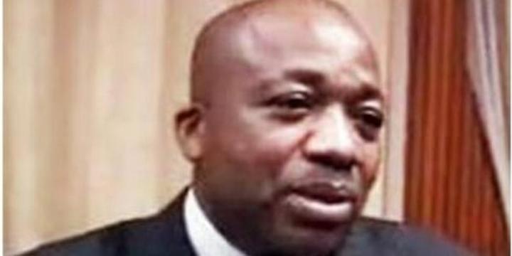 Atmosphère très tendu : l’avocat d’Amougou Belinga dans le bureau du commissaire du gouvernement depuis des heures Atmosphère très tendu : l’avocat d’Amougou Belinga dans le bureau du commissaire du gouvernement depuis des heures