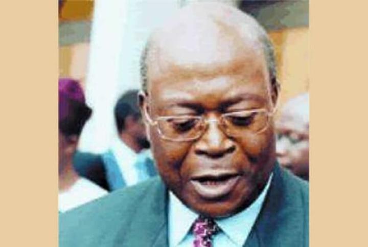 Congés de longue durée et payés: des voix s'élèvent contre les privilèges de Meva'a m'Eboutou Congés de longue durée et payés: des voix s'élèvent contre les privilèges de Meva'a m'Eboutou