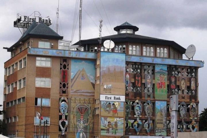 Crédit bancaire : Afriland First Bank franchit la barre de 1000 milliards, mais s’engage très peu sur le long terme Crédit bancaire : Afriland First Bank franchit la barre de 1000 milliards, mais s’engage très peu sur le long terme